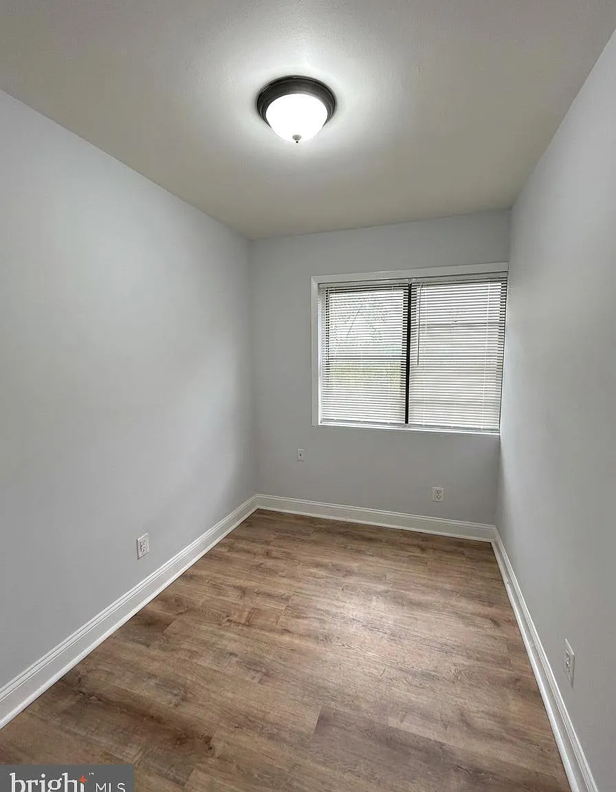 3 bed, 850 sqft, $2,800 — Photo 2