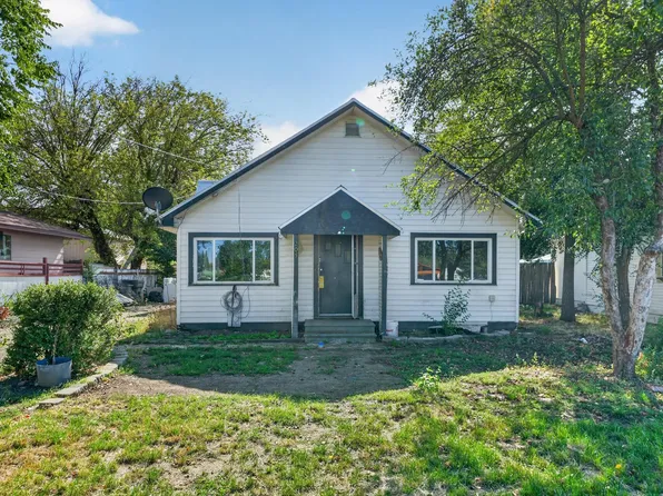 205 W Crawford Ave, Deer Park, WA 99006