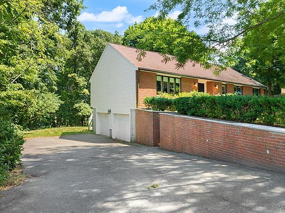 3rd image of 24 Minihans Ln