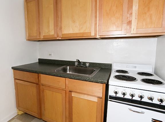 2nd image of 536 W Arlington Pl APT 4