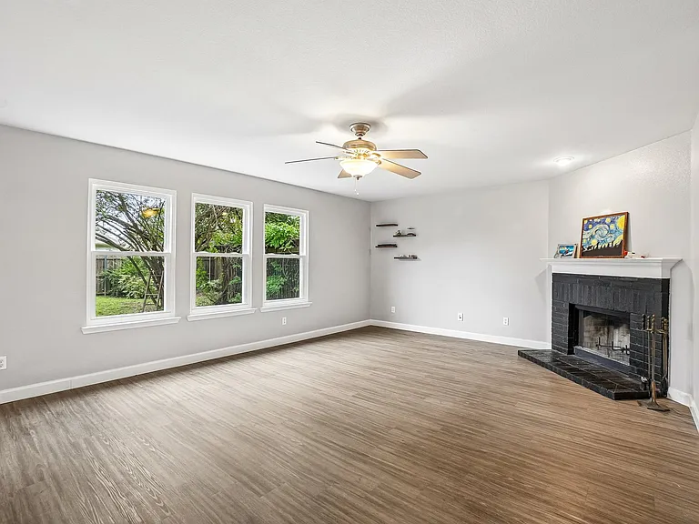 1220 Mockingbird Dr — Photo 1
