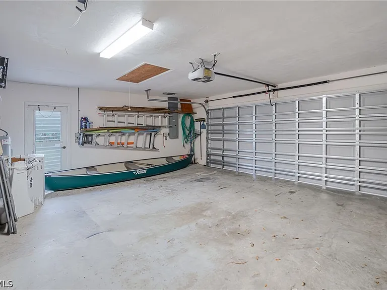 105 SW 39th Pl — Photo 24