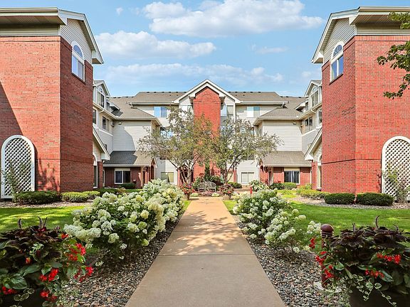 3rd image of 7500 Edinborough Way APT 3106