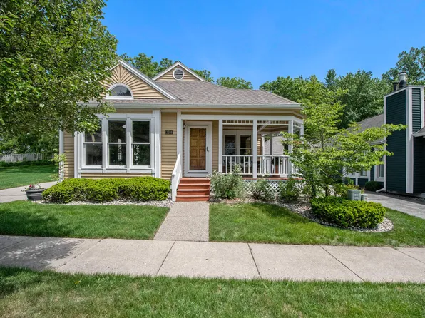 3208 Woodberry Dr SE, Kentwood, MI 49512