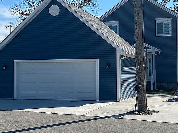 5th image of 2036 E Park Dr