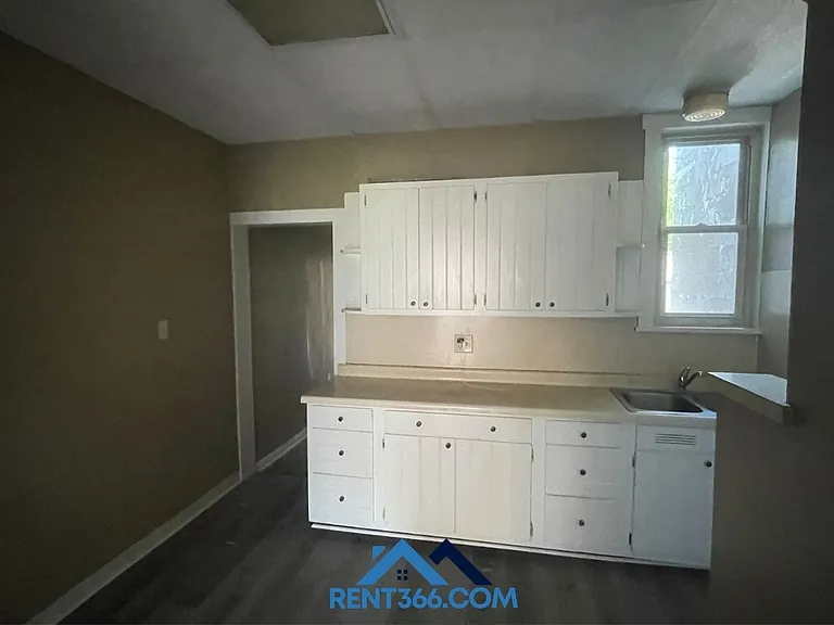 929 Center St #2 — Photo 6