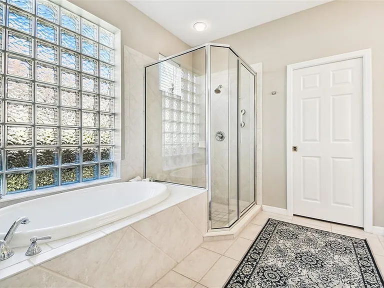 7328 Lake Forest Gln — Photo 24