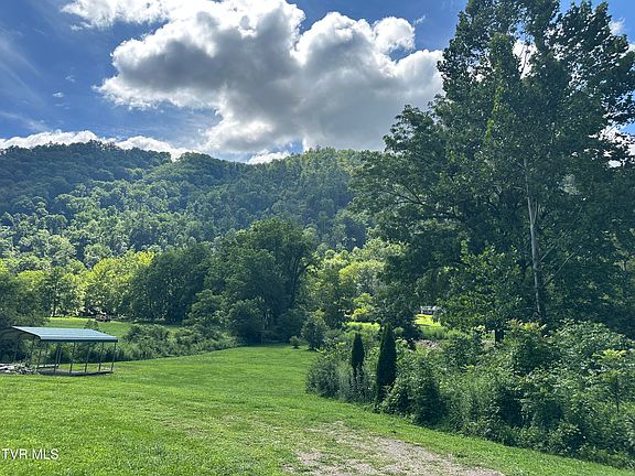 3rd image of 8777 Roan Creek Rd