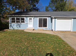 1424 Elmwood Ave, Dekalb, IL 60115