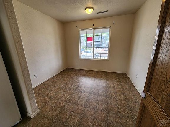 5th image of 2220 Meadowlark Ln