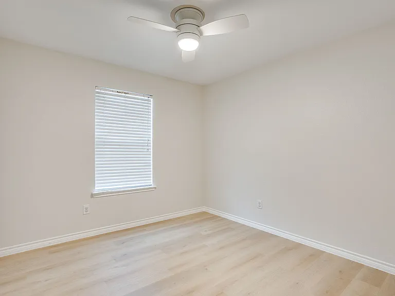 213 Carriage Dr — Photo 19