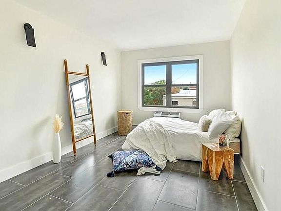 4th image of 142 Suydam St #1F