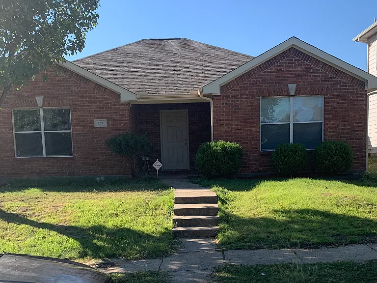 152 Triumph Rd — Photo 1