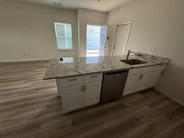 315 Marsh Ln — Photo 3