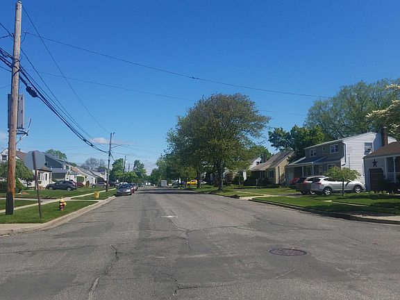 5th image of 105 Crestwood Blvd