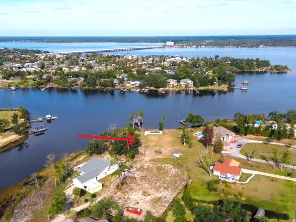 1002 E 8th St, Lynn Haven, FL 32444