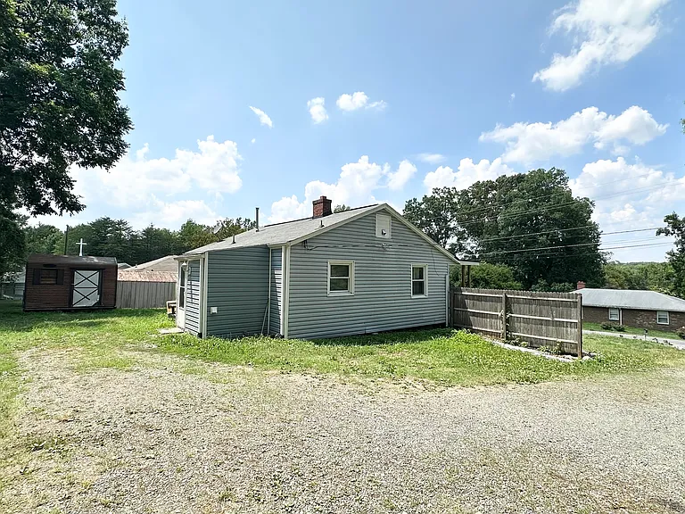 1160 S Riverview Dr — Photo 1