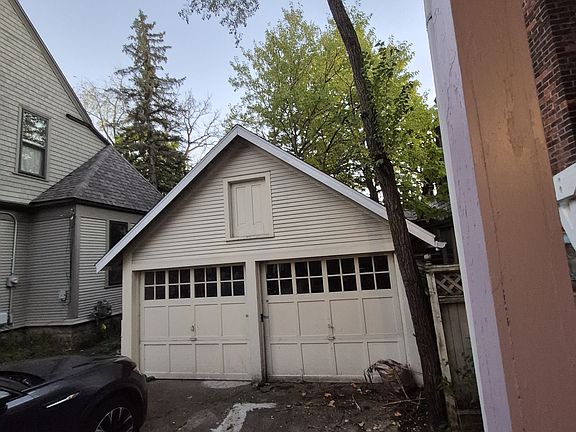 2nd image of 906 Fairmount St SE