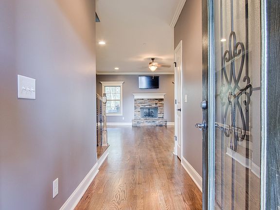 4th image of 918 Cascadeway Dr