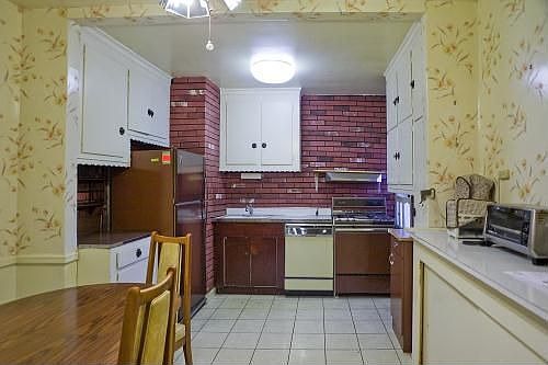 3rd image of 2251 Knapp St APT 4E