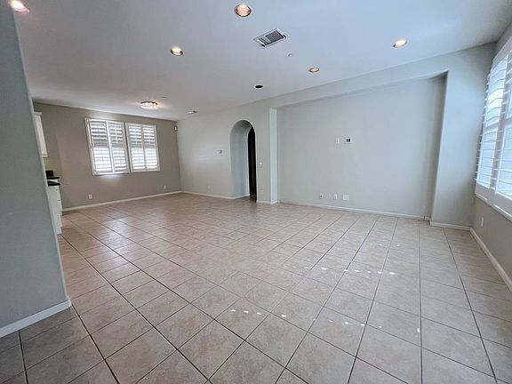 3rd image of 933 Terrace Ln W Unit 10