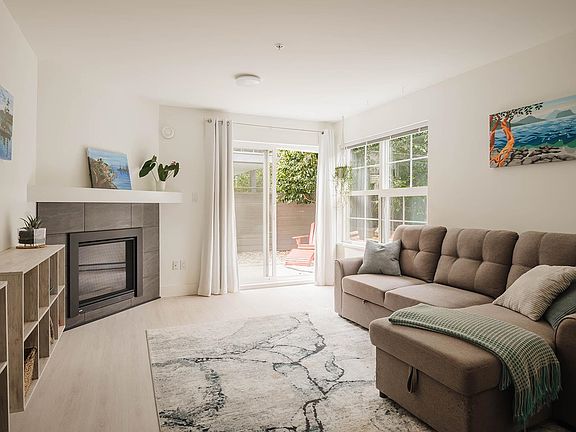 4th image of 689 Park Rd #18