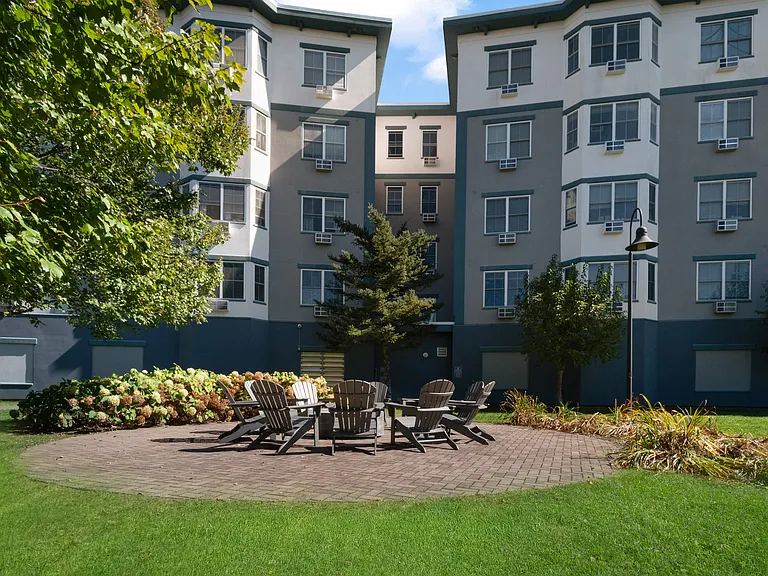 Emerson Place Apartments — Photo 18