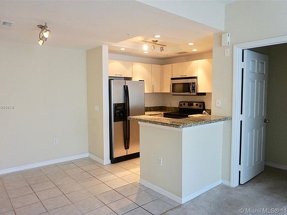 5th image of 2027 SE 10th Ave #827