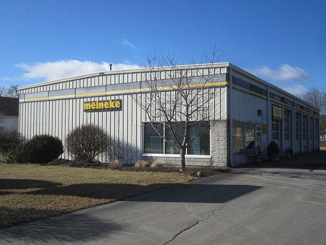2nd image of 3147 Lake Rd