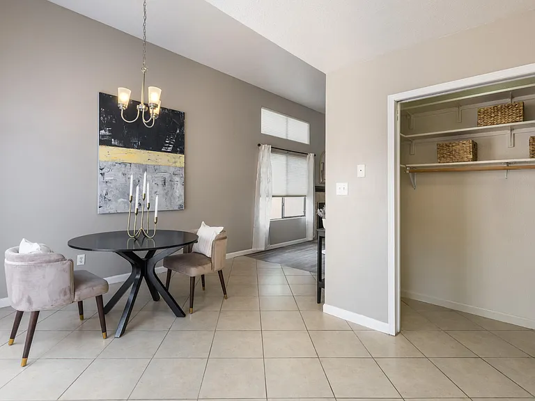 10241 Las Casitas Ct NE — Photo 7