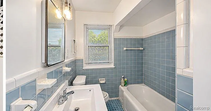 3 bed, 1.0 bath, 1260 sqft, $1,550 — Photo 3