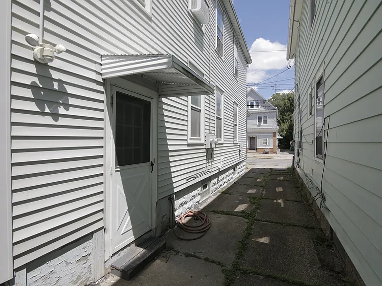 92 Peter St #2 — Photo 9