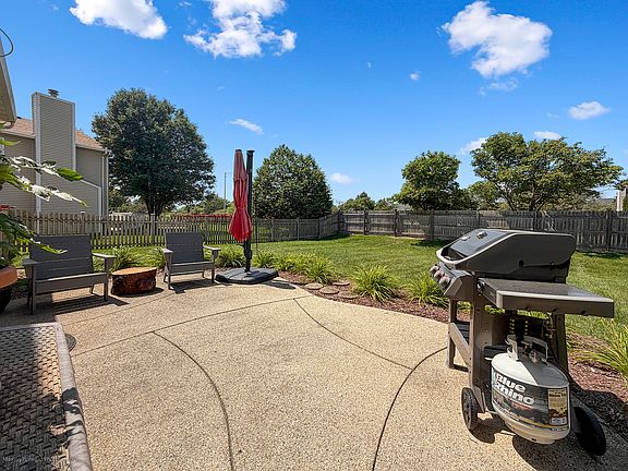 3rd image of 124 Periwinkle Ln