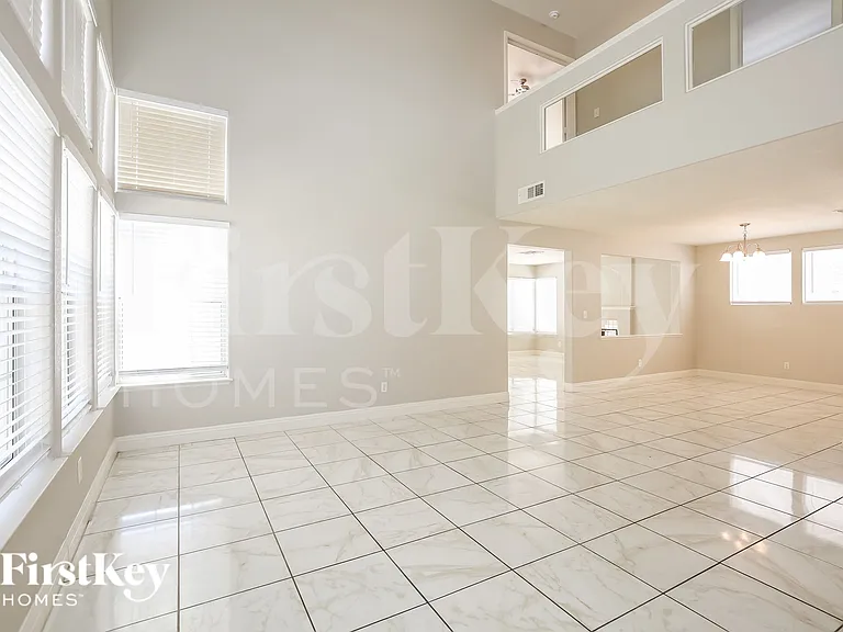 8041 Hilliard Ave — Photo 6