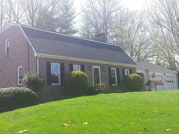 3rd image of 1040 Centerbrook Cir