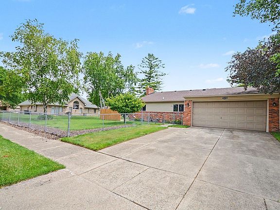 5th image of 38258 Luxbury Ct