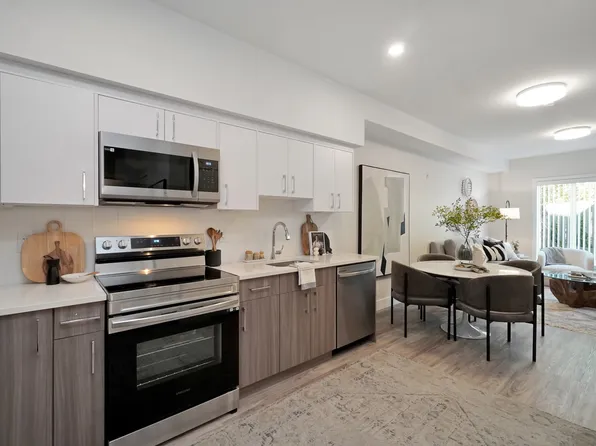 Oslo on Fifth Residences, 10129 5th St, Sidney, BC V8L 0E2