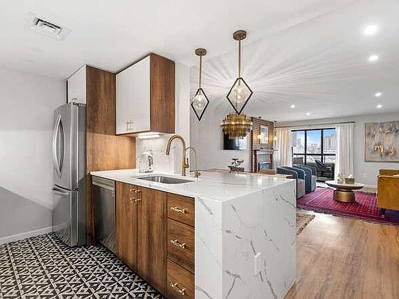 5th image of 800 N Pearl St #4
