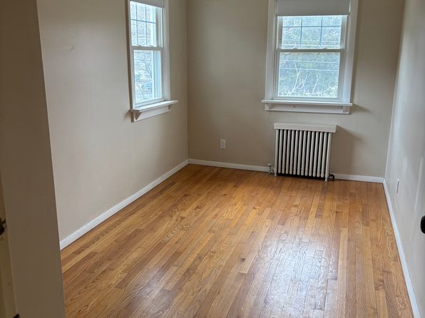 104 West St, Lenox, MA 01240