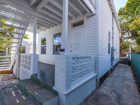 3rd image of 1018 Georgia St