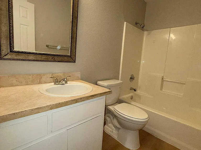 2906 Kestrel Dr #B — Photo 24