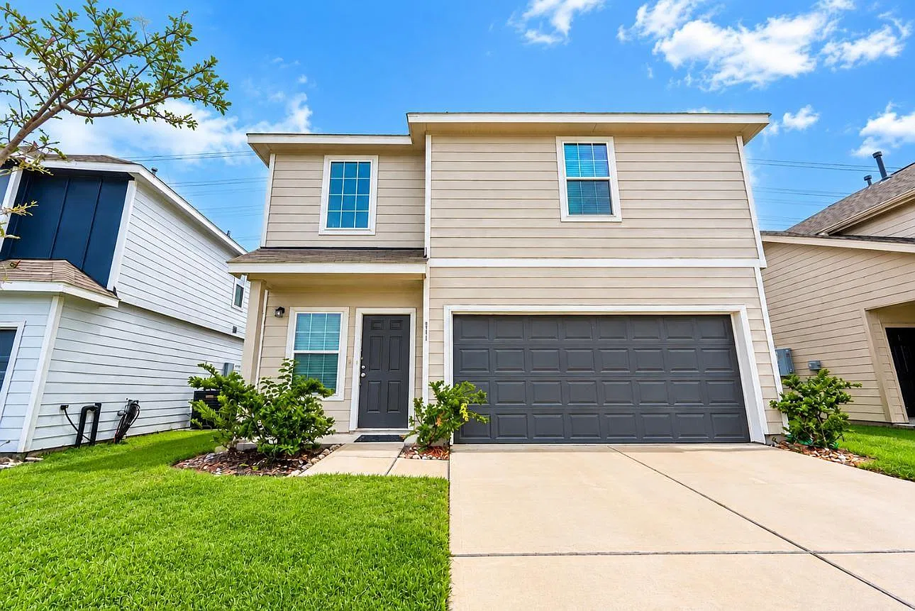 3 bed, 2.5 bath, 1657 sqft, $2,100 — Photo 1