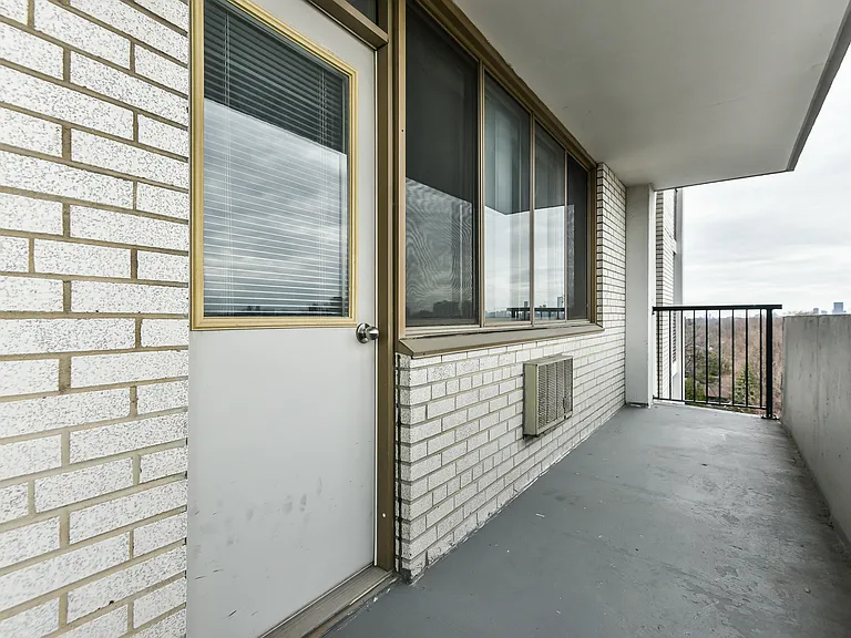 411 Eglinton Ave E #802 — Photo 6