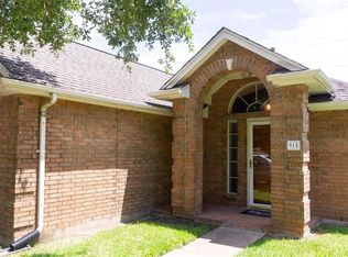 915 Peach Blossom Dr, Pearland, TX 77584