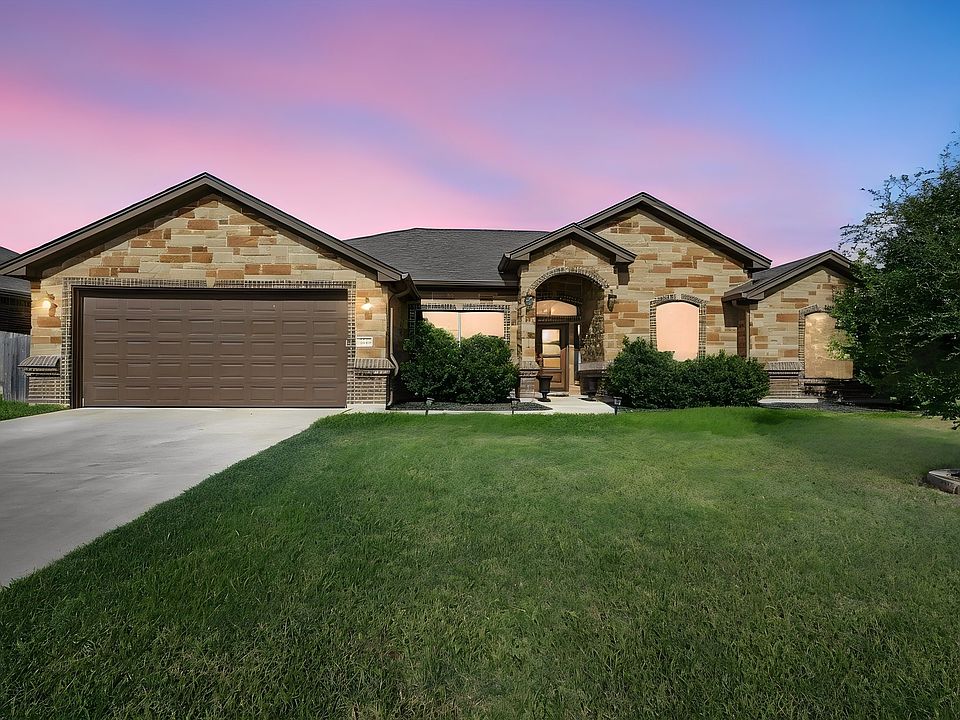 1st image of 400 Juniper Dr