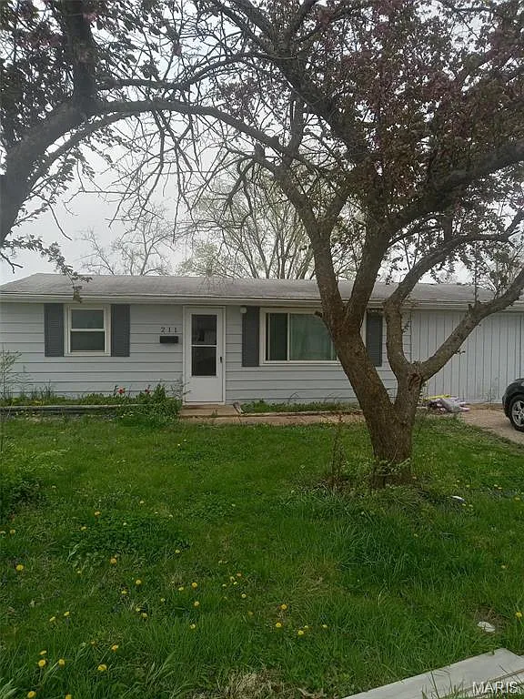211 Saint Christopher Dr photo 1