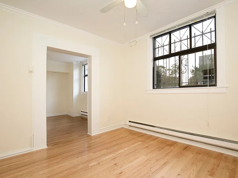 Blaine Apartments — Photo 7