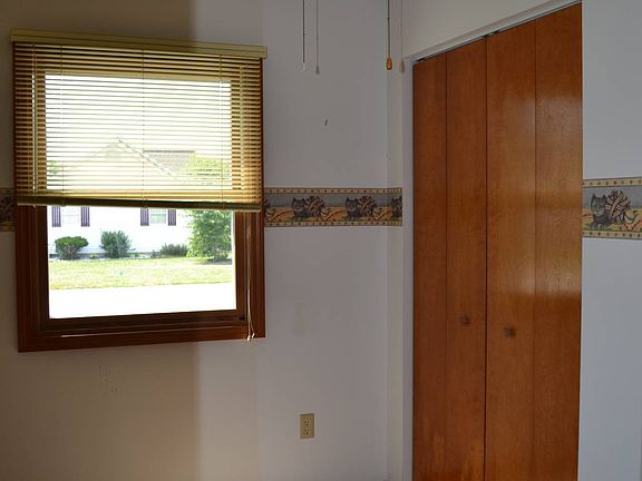 5th image of 1600 S Willow Dr