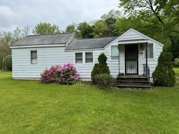 407 Hill St, Buchanan, MI 49107