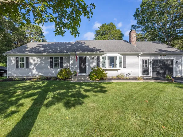25 Woodcrest Lane, West Yarmouth, MA 02673